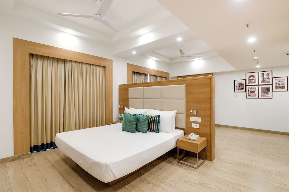 LEMON TREE HOTEL, SECTOR 60, GURUGRAM 25/65