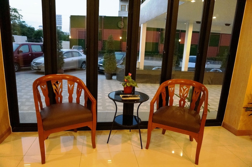 Th Beach Hotel 53/64