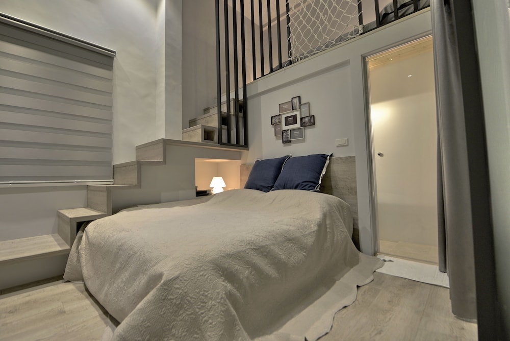 DELUXE, QUADRUPLE, 2 DOUBLE BEDS