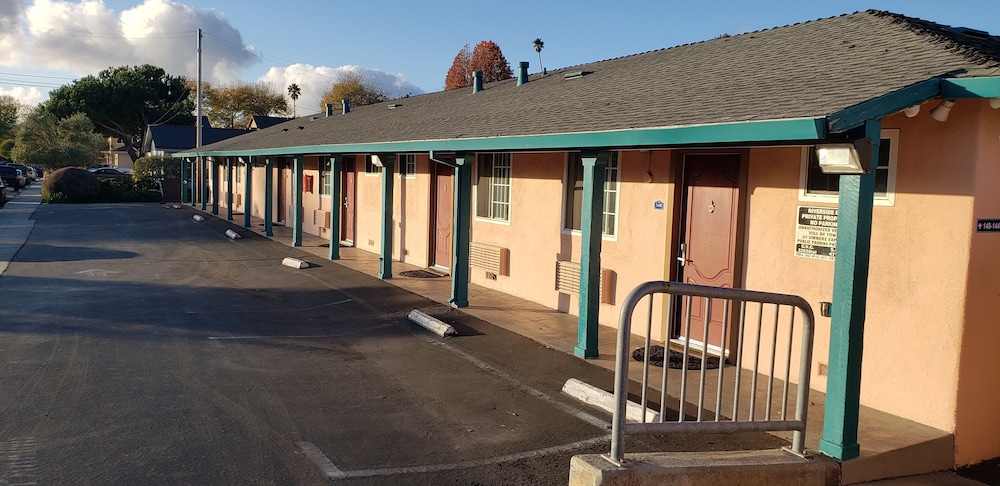 Riverside Inn & Suites Santa Cruz 40/56