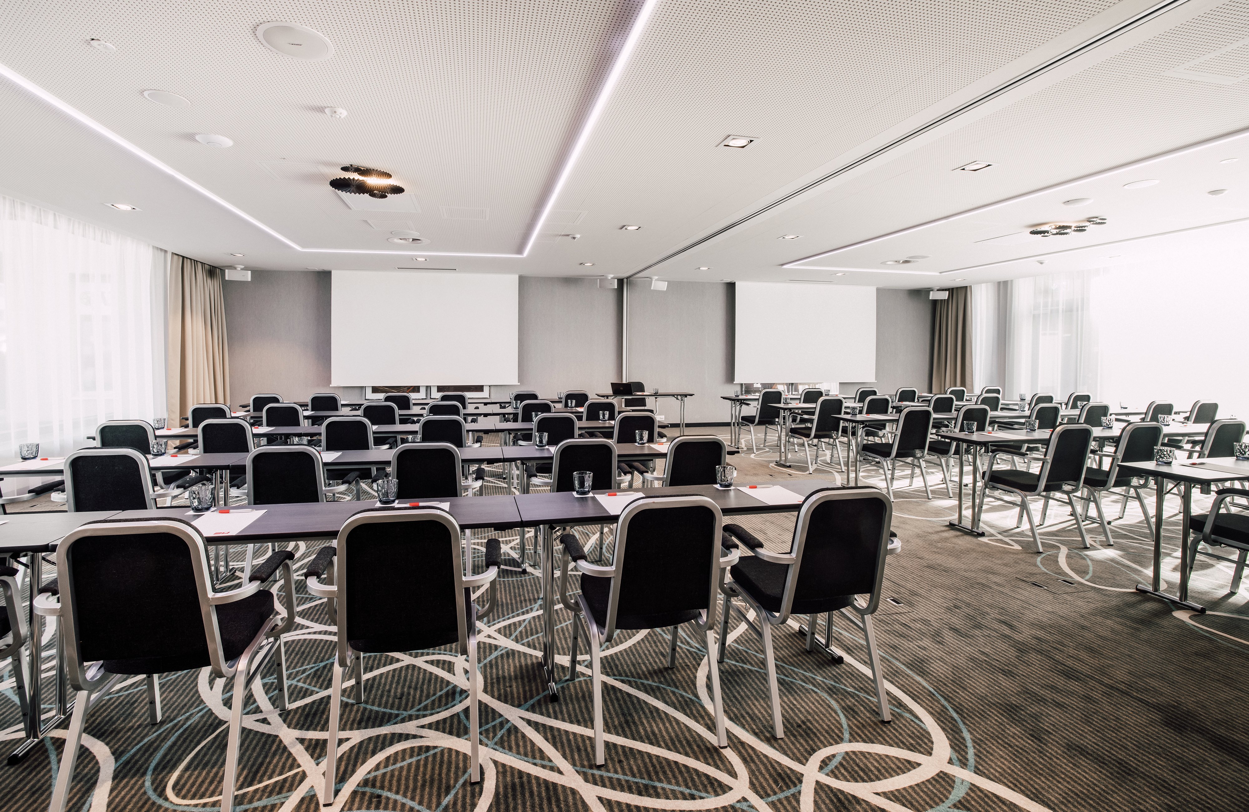 Leonardo Hotel Zurich Airport 66/76