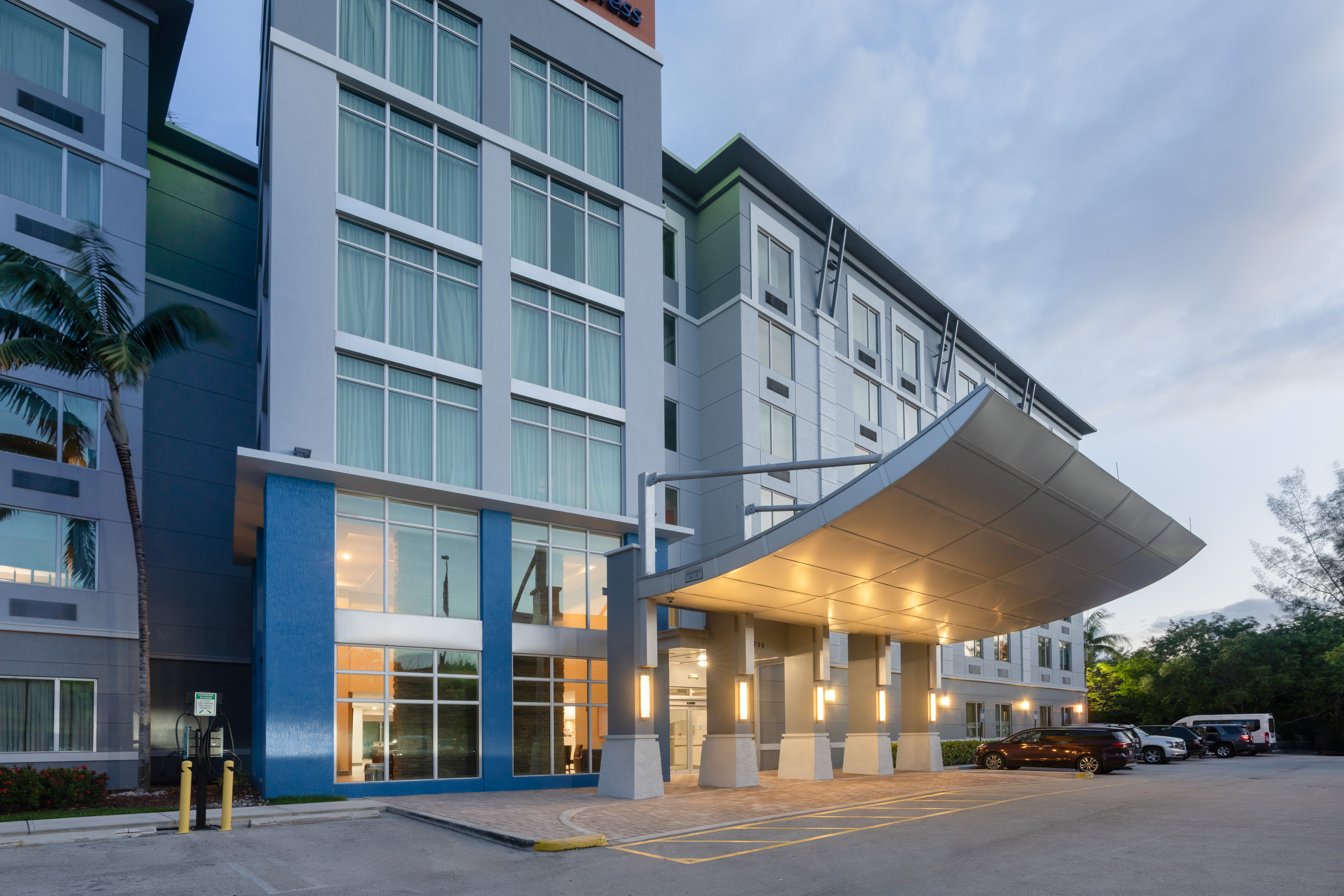 Holiday Inn Express Maimi airport-Blue Lagoon Area 48/49
