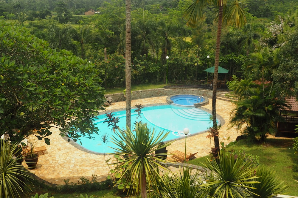 The Gecho Inn Country 20/50
