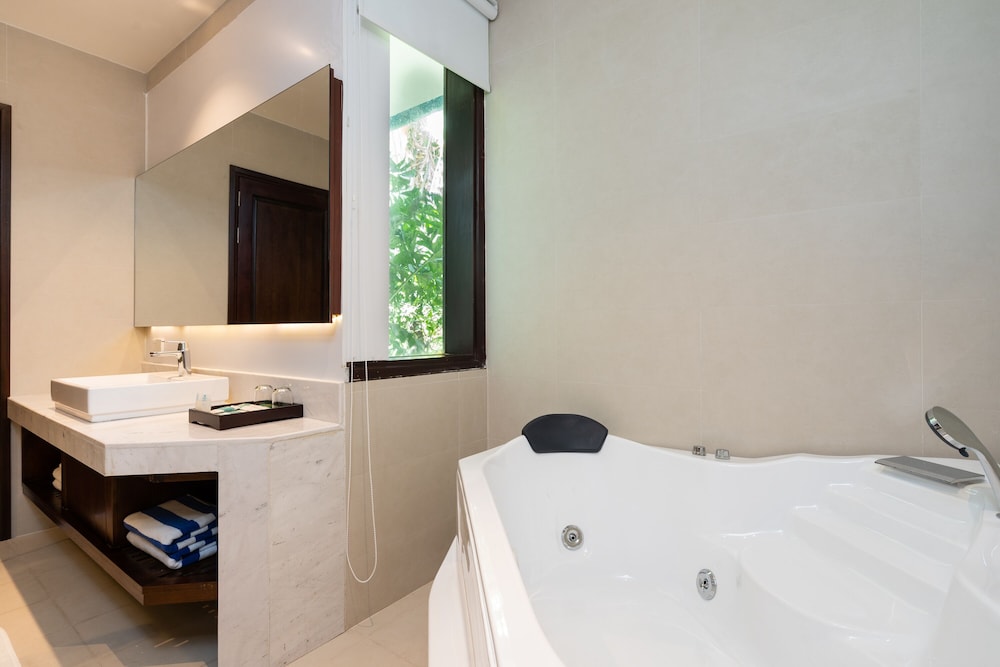 Hoang Ngoc Beach Resort 85/87