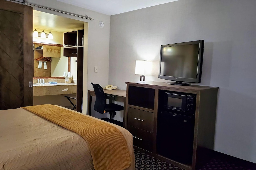 AmericInn by Wyndham Watertown 6/50