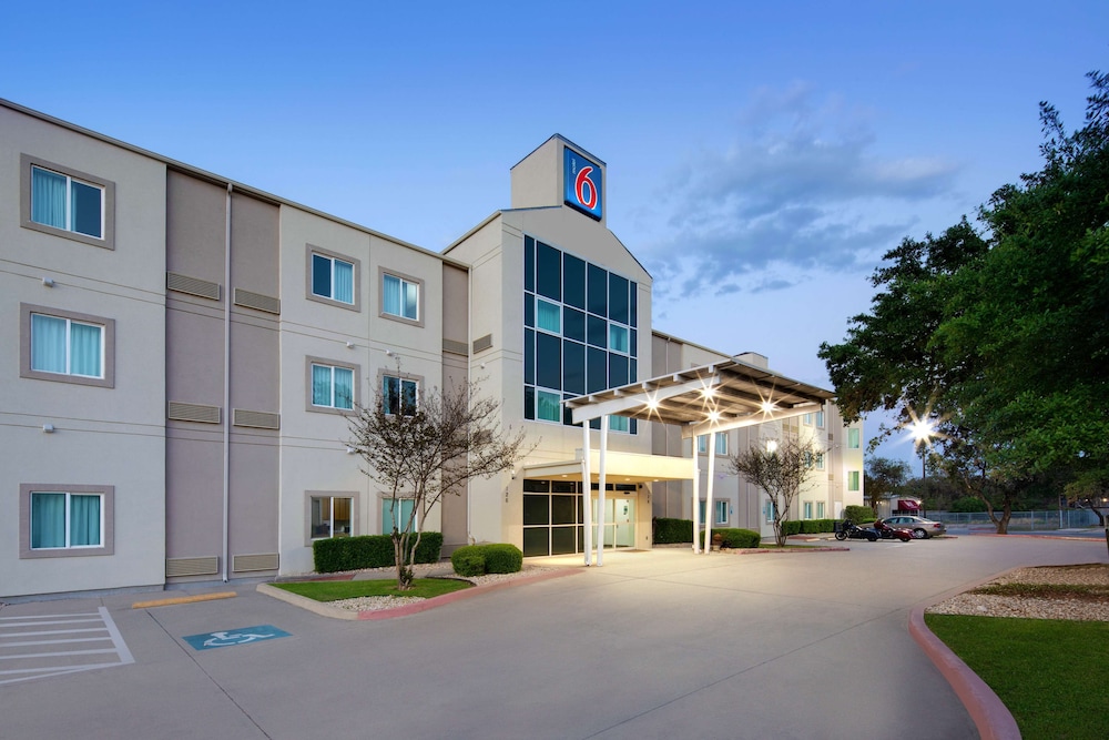 Motel6 San Antonio Tx Airport 53/60