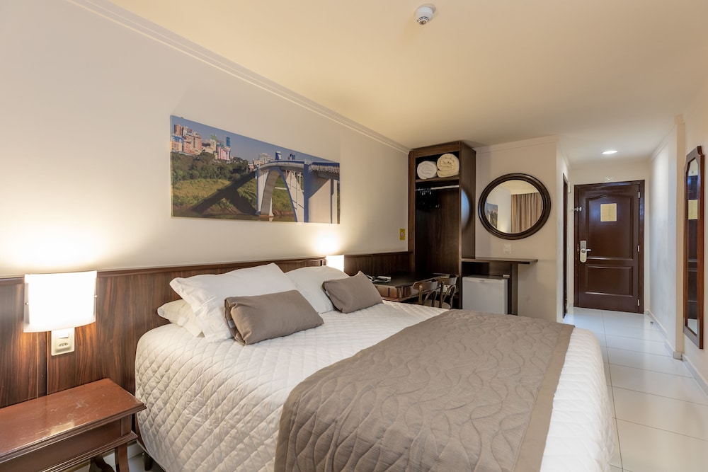 DELUXE, DOUBLE BED