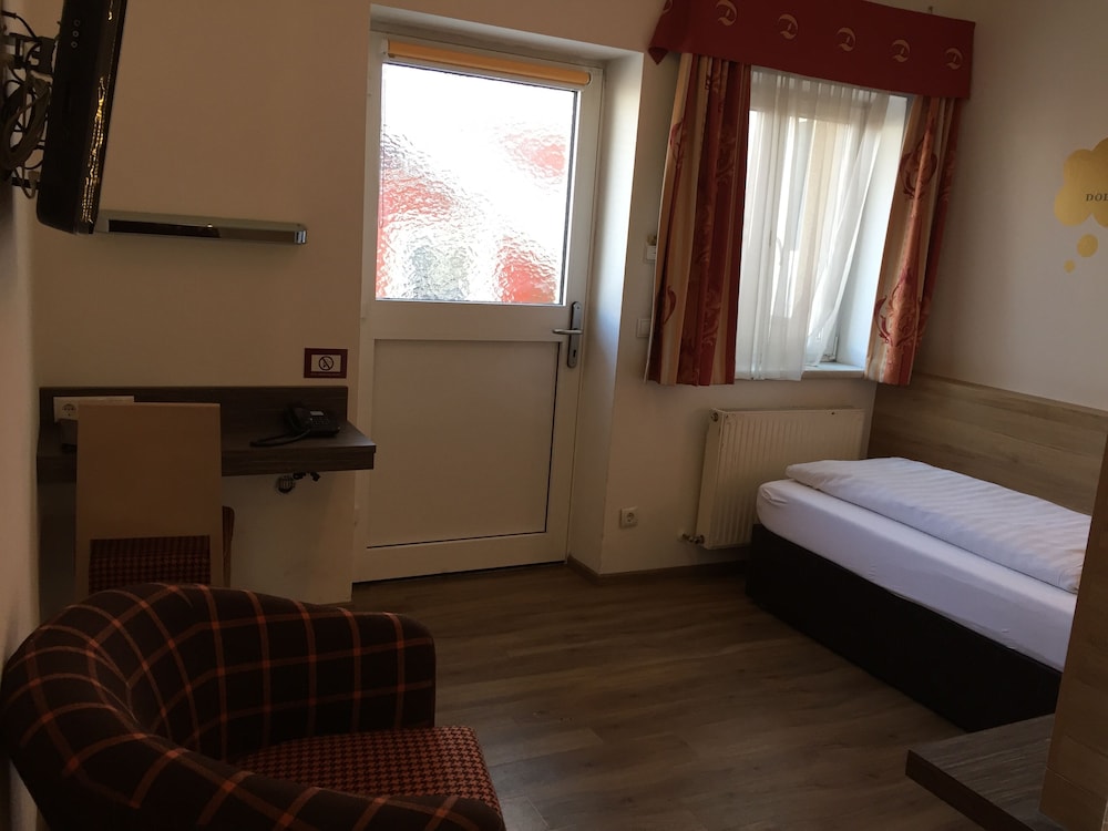 1 BEDROOM, BASIC, SINGLE