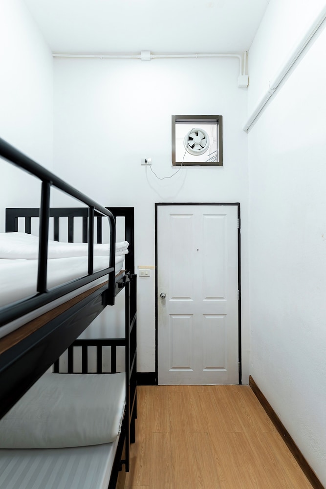 Ashi Hostel 62/73