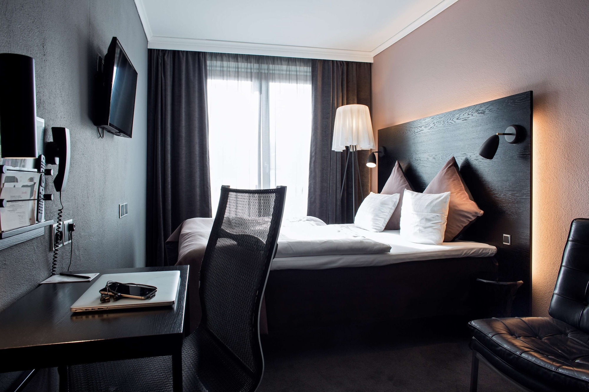 ECONOMY, QUEEN BED