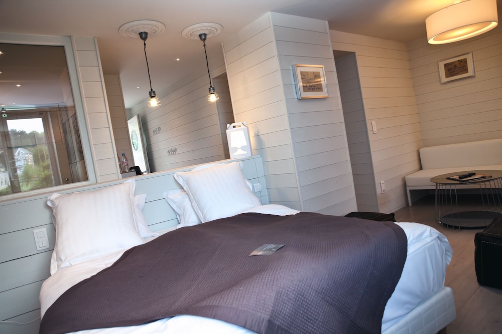 Hotel The Originals Le Cise 30/74