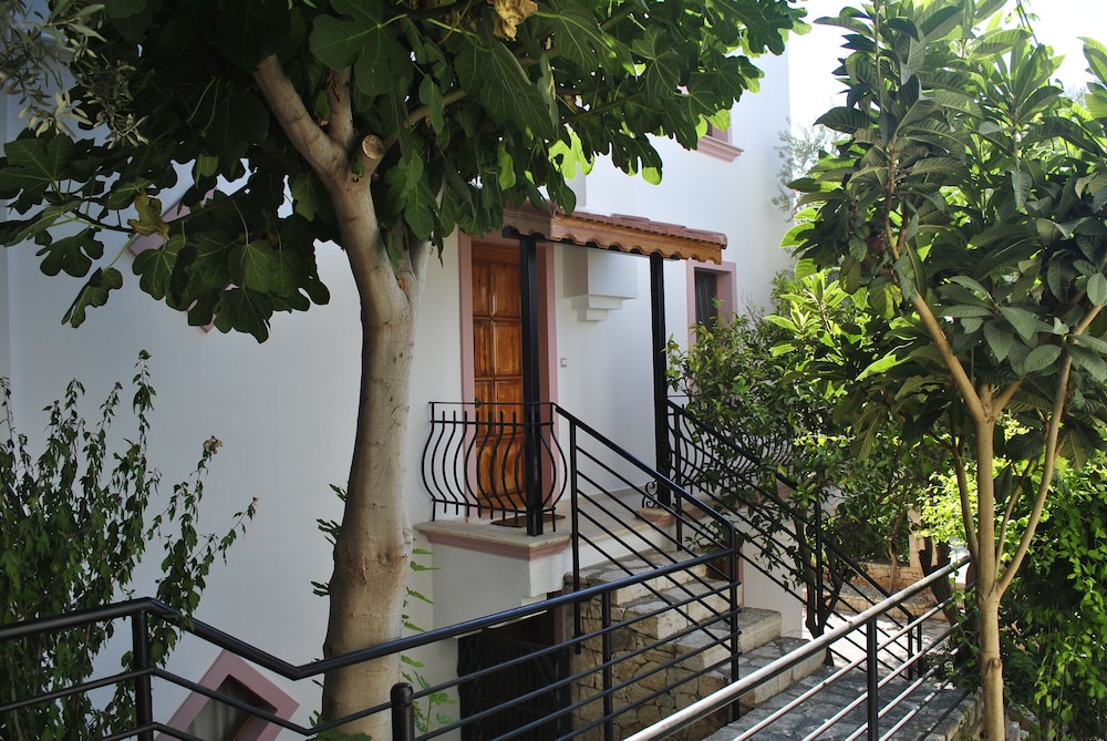 Hotel Dionysia 2/69