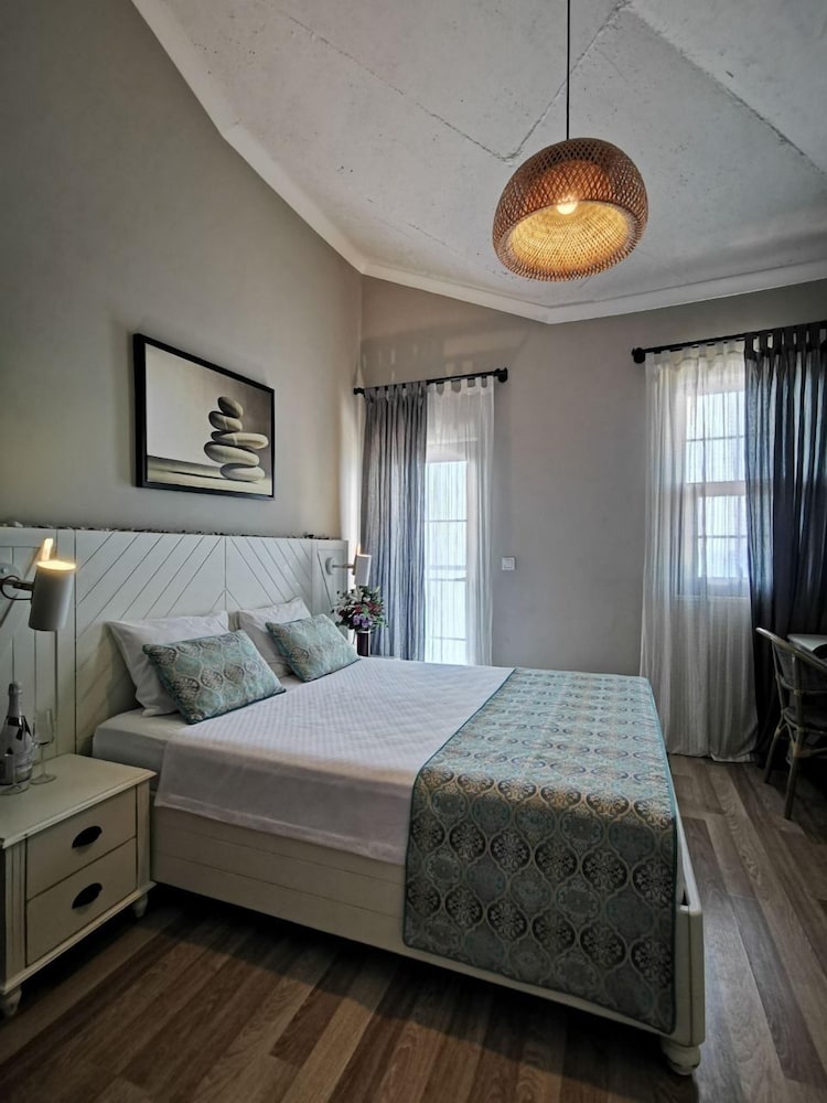 LUXURY, DOUBLE BED