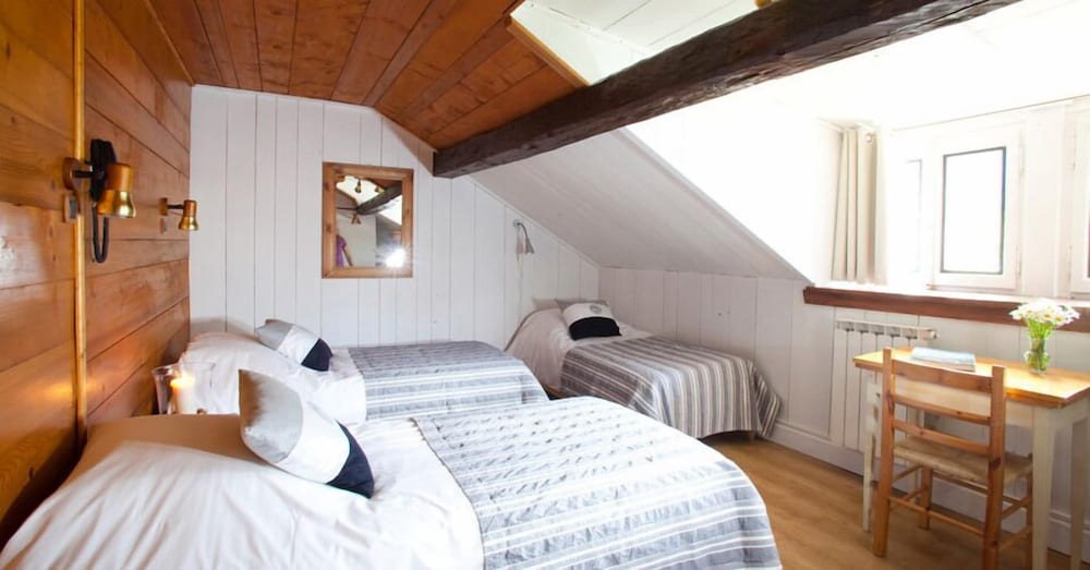 La Chaumiere Mountain Lodge 12/50