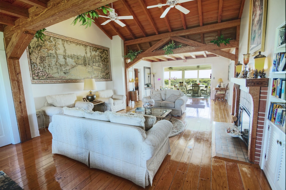 Beachfront Bed & Breakfast 9/46
