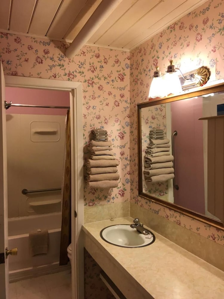 Love Hotels Western Holiday at Harlan Lake NE 29/51