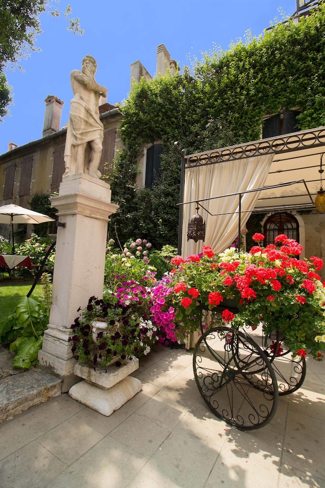 Hotel Palazzo Abadessa 3/50