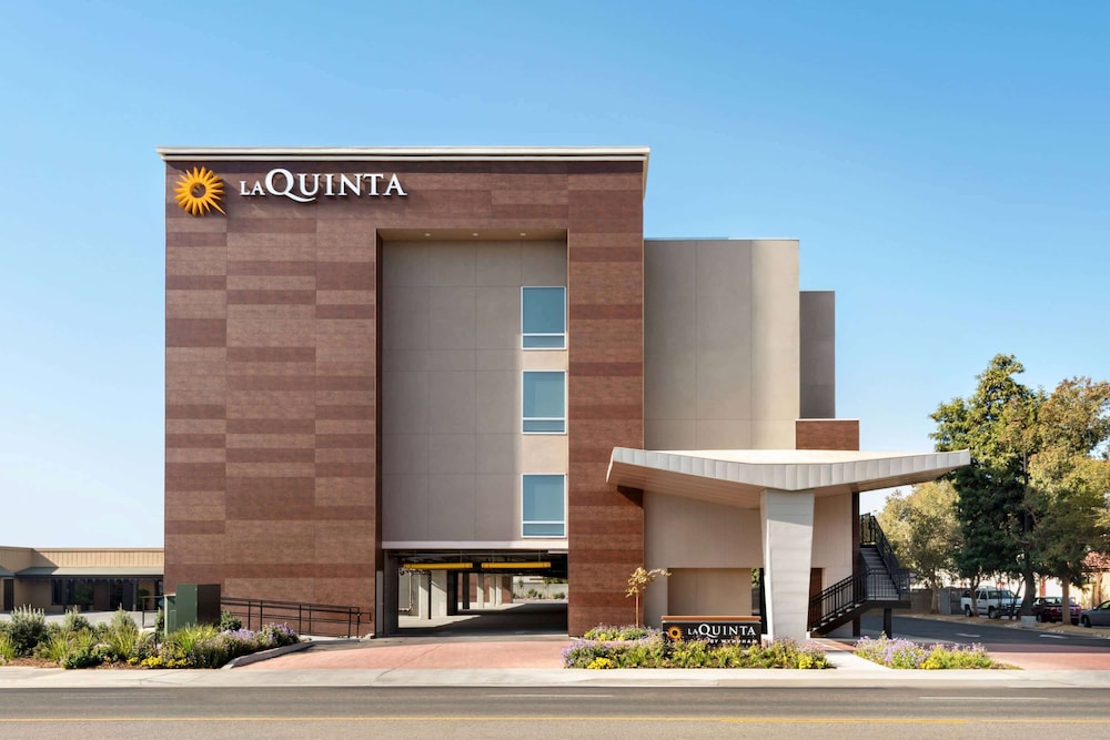 LA QUINTA INN AND SUITES BY WYNDHAM CLOVIS CA