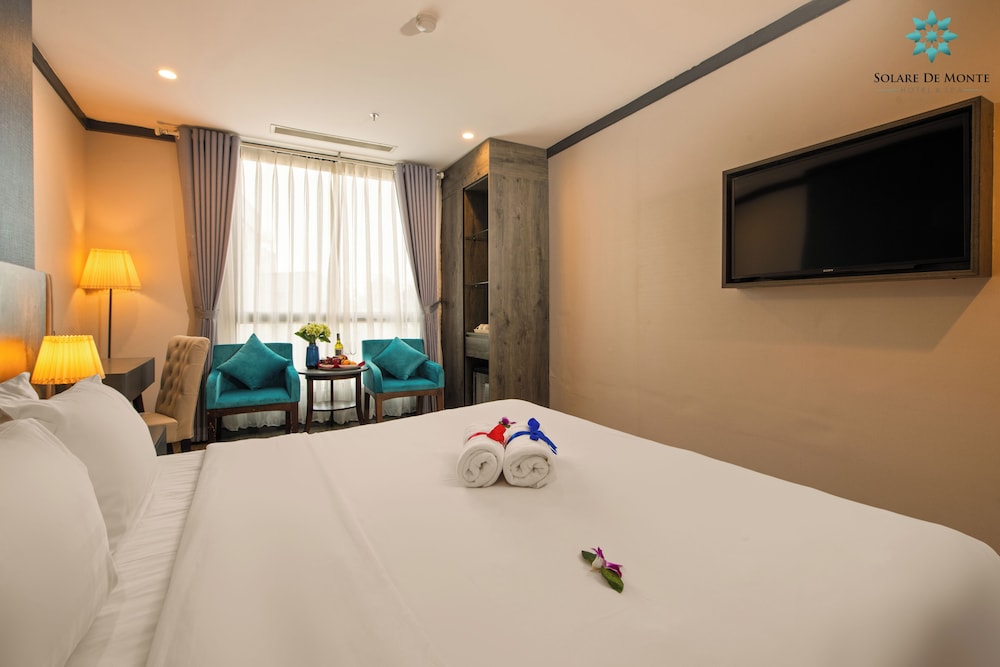 Junior Suite, King Bed, City View
