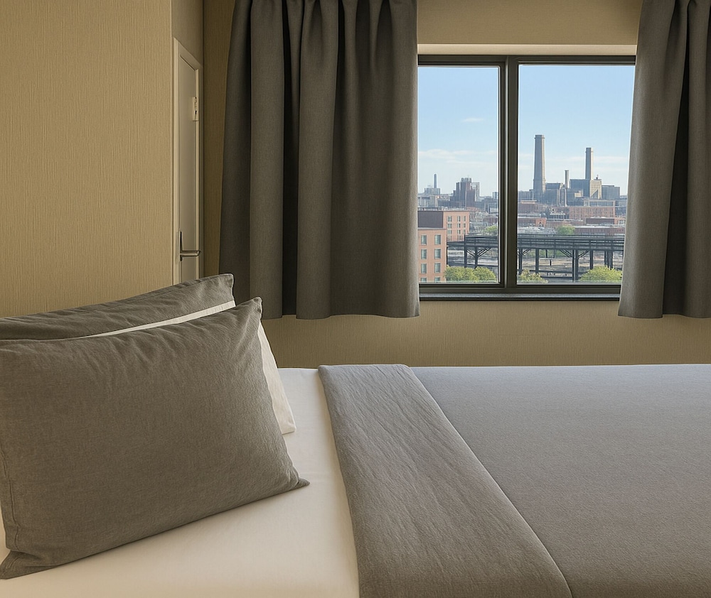 Hotel Pergola JFK Airport 8/15