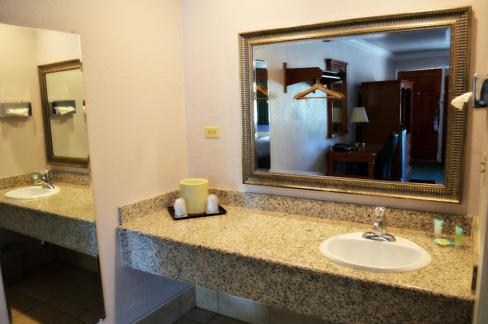 Journey Inn 42/45
