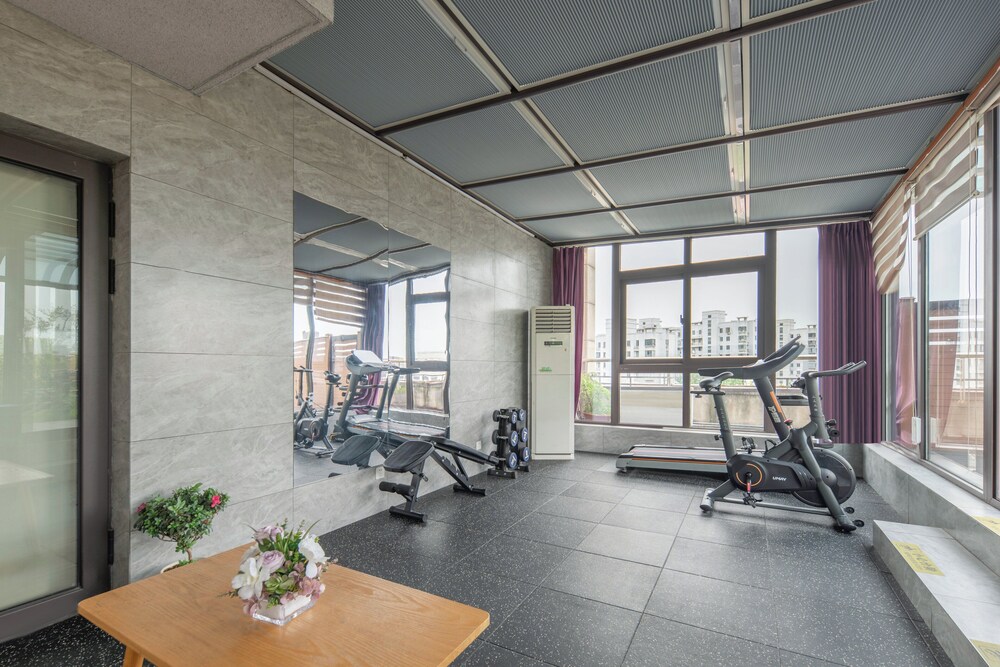Holiday Inn Express Shanghai Hongqiao North 43/70