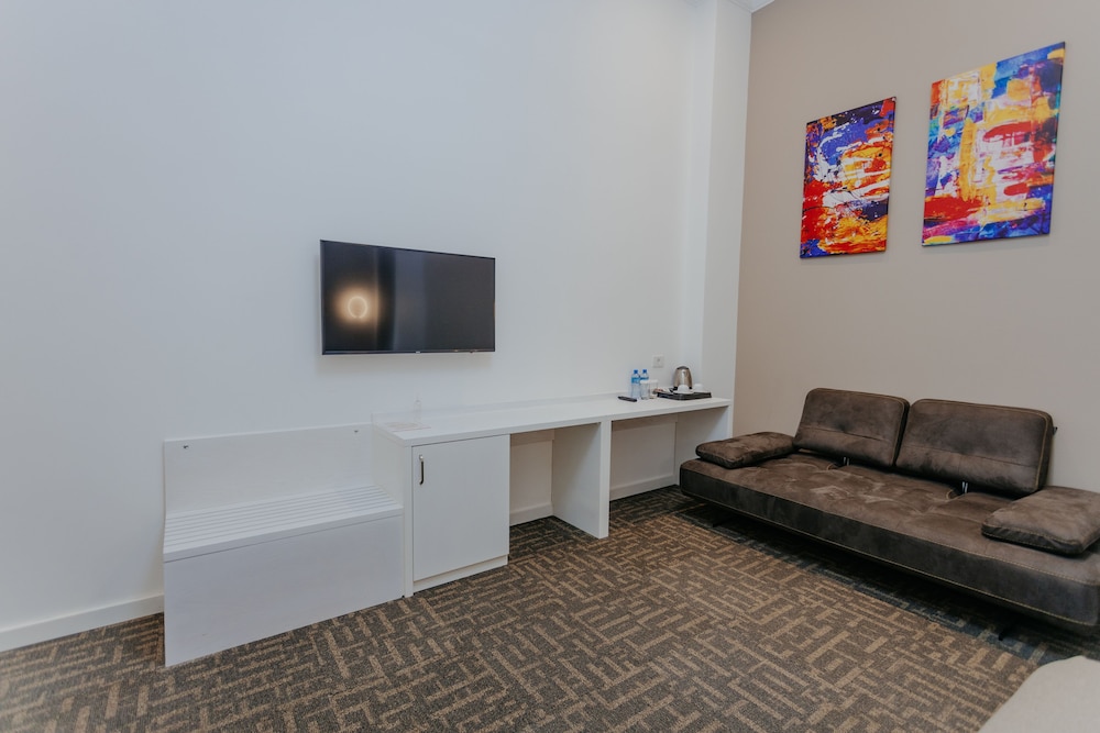 Callisto Hotel 42/54