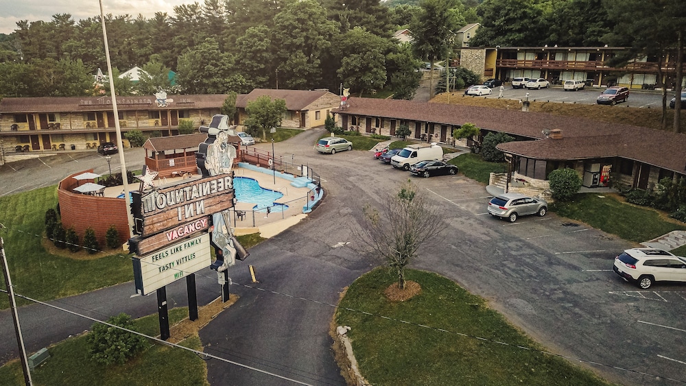 The Mountaineer Inn 12/22