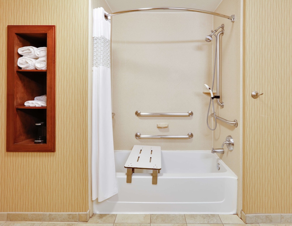 Hampton Inn and Suites Fort Worth/Forest Hill 17/46