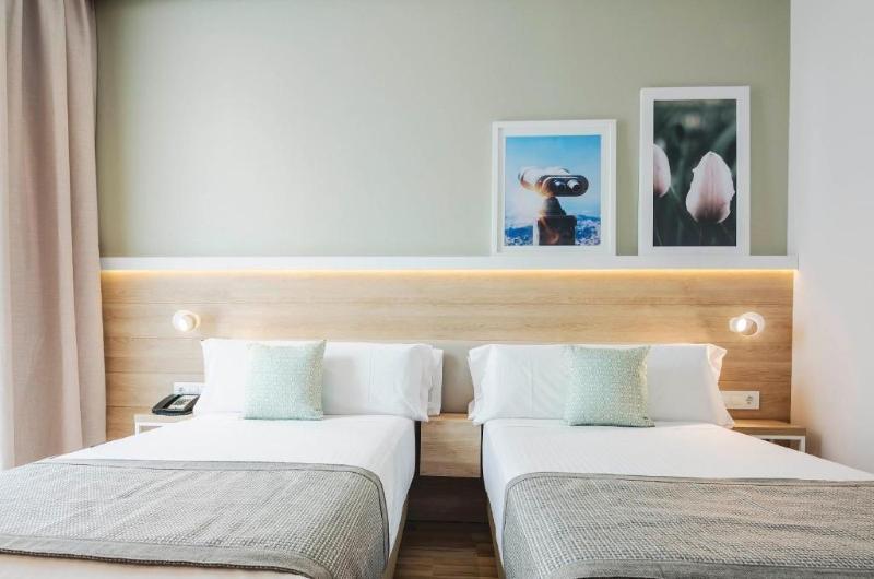 Room, Single, Twin Beds