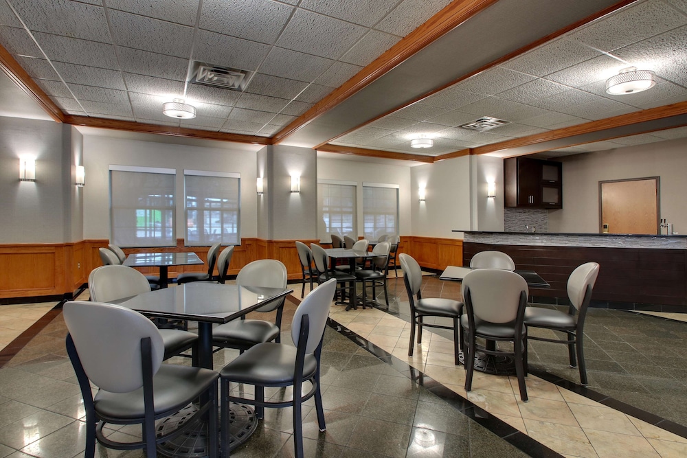 Drury Inn and Suites San Antonio Northwest Medical Center 33/50