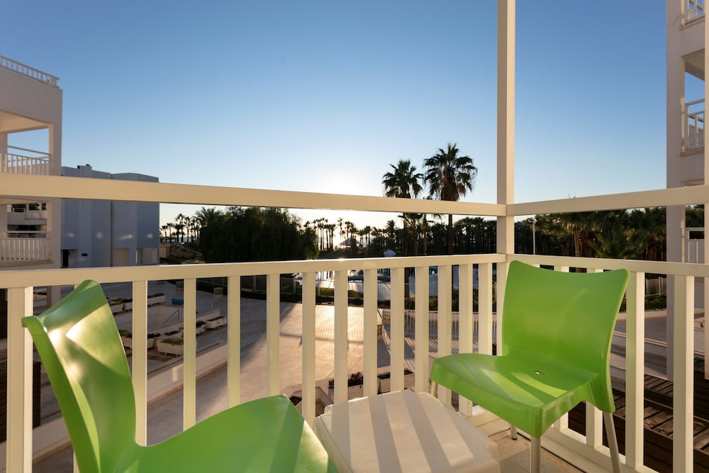 Seven Seas Hotel Blue 6/28