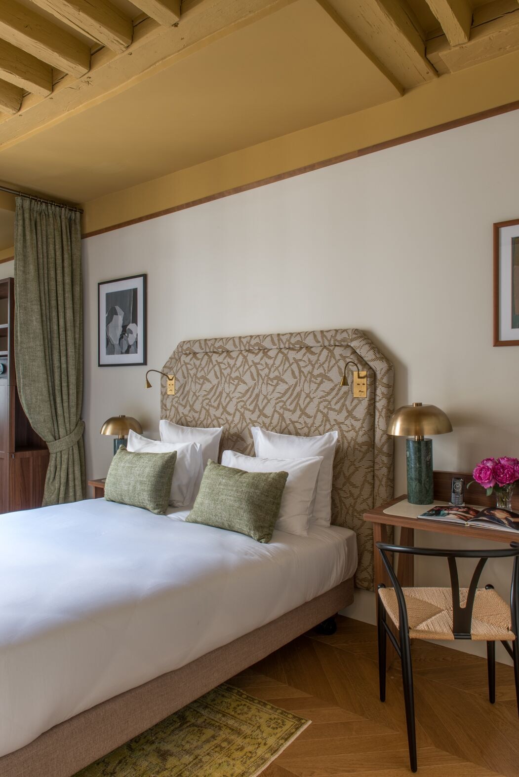 SUPERIOR, DOUBLE OR TWIN BED