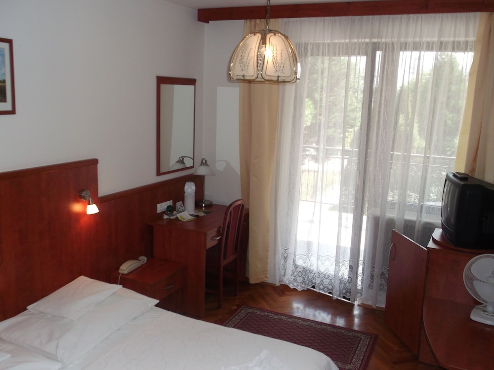 Helios Hotel Pension 21/73