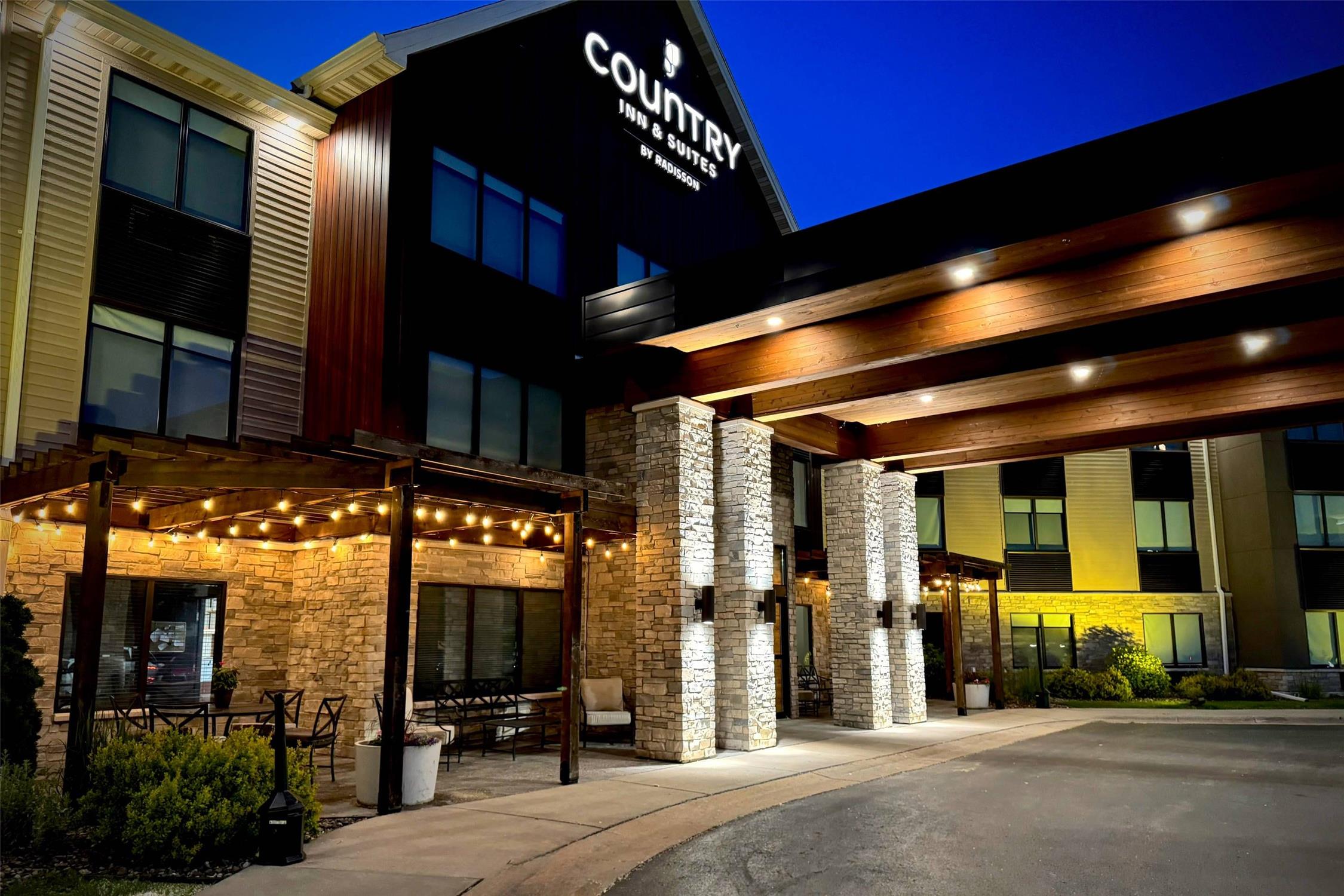 Country Inn & Suites by Radisson, Appleton Airport - Fox River Mall Area 18/20