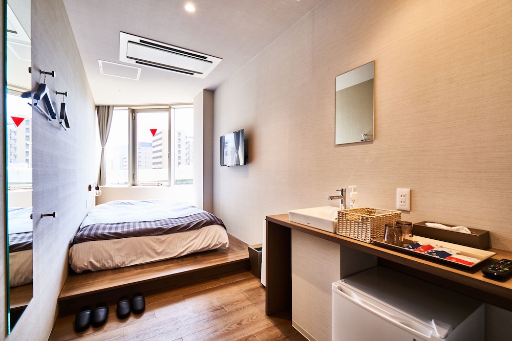 AND HOSTEL HOMMACHI EAST 51/69