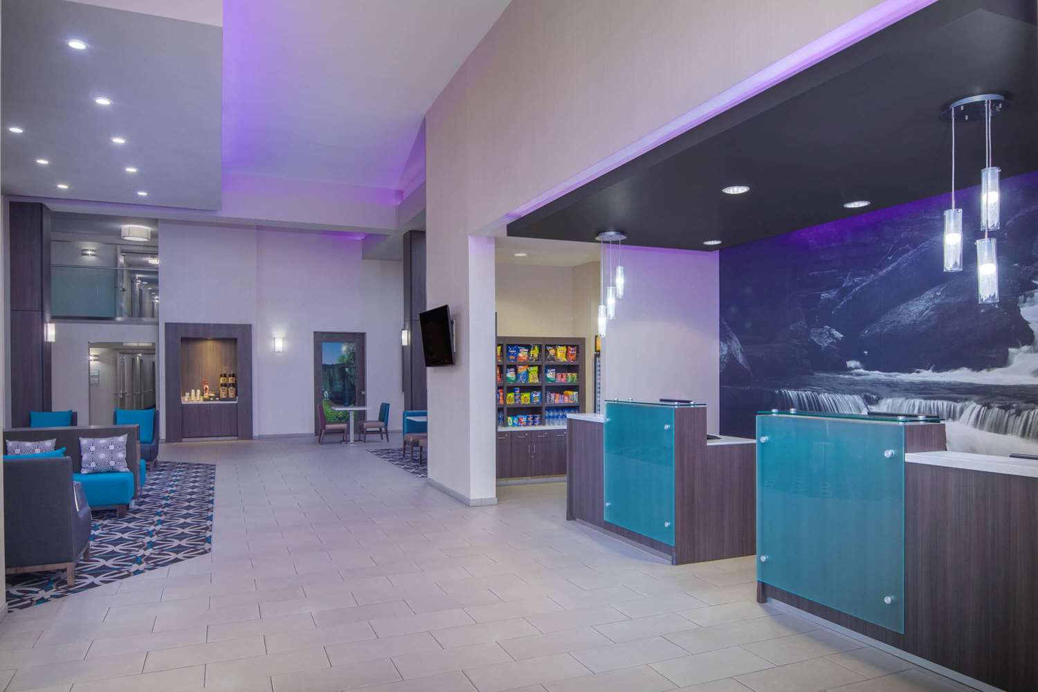 La Quinta Inn & Suites by Wyndham Chattanooga - East Ridge 7/24