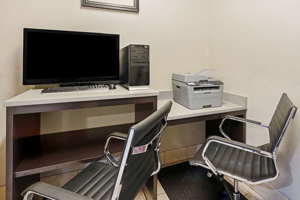 La Quinta Inn & Suites by Wyndham Ada 33/44