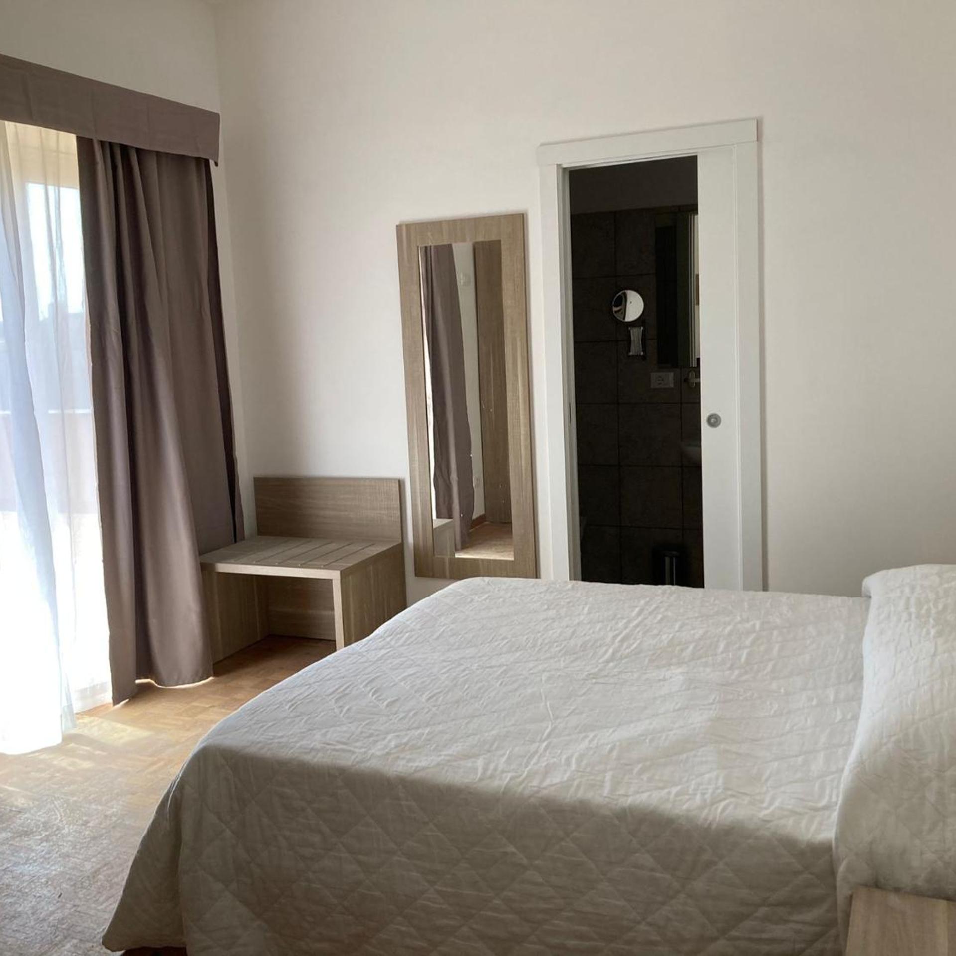 Room, Double or Twin Bed