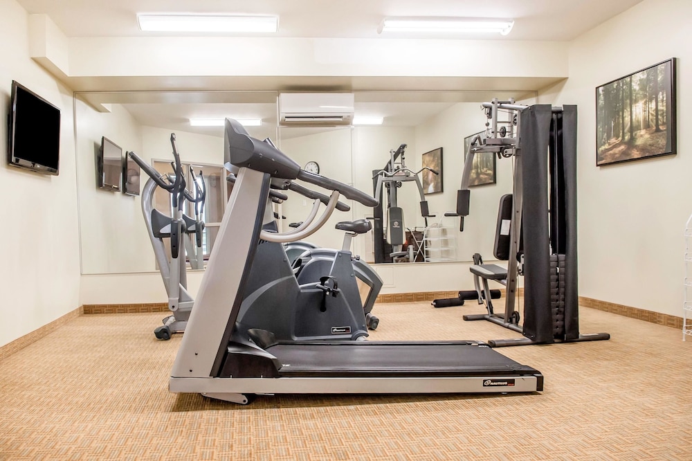 Quality Inn & Suites Hawkesbury 32/50