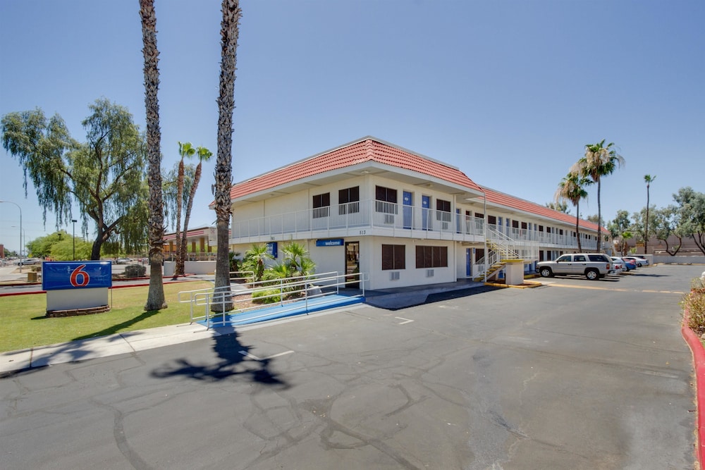 Motel6 Tempe, AZ - Broadway - ASU 44/63
