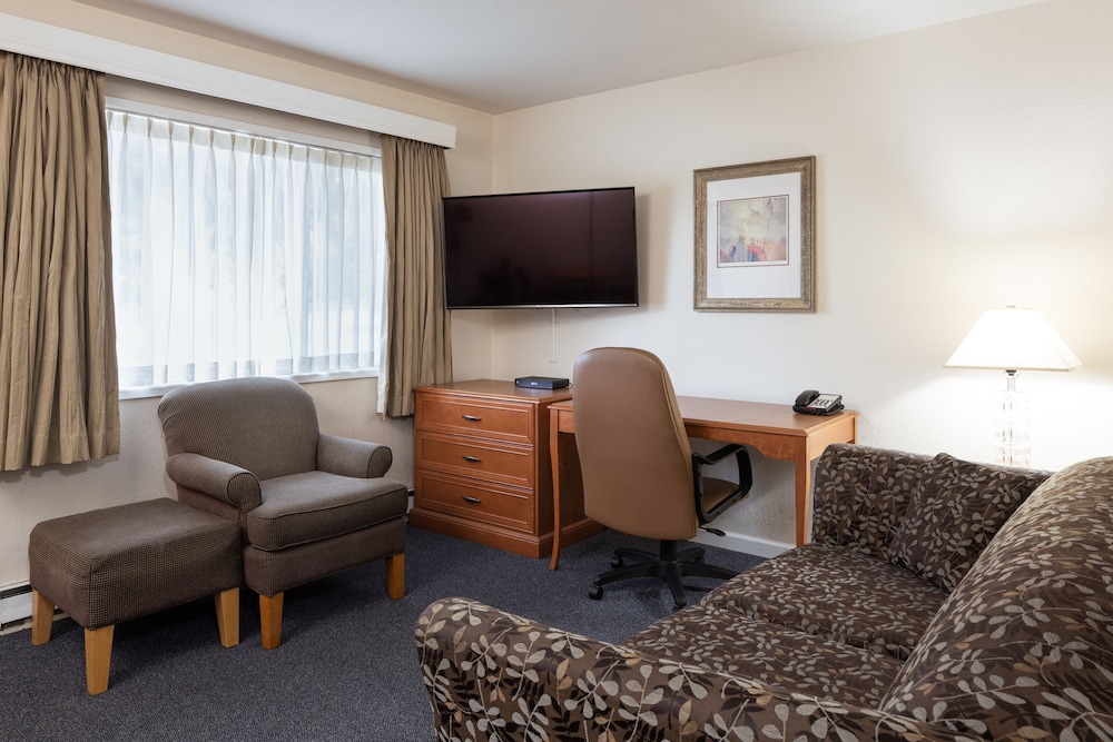 Robin Hood Inn & Suites 34/59