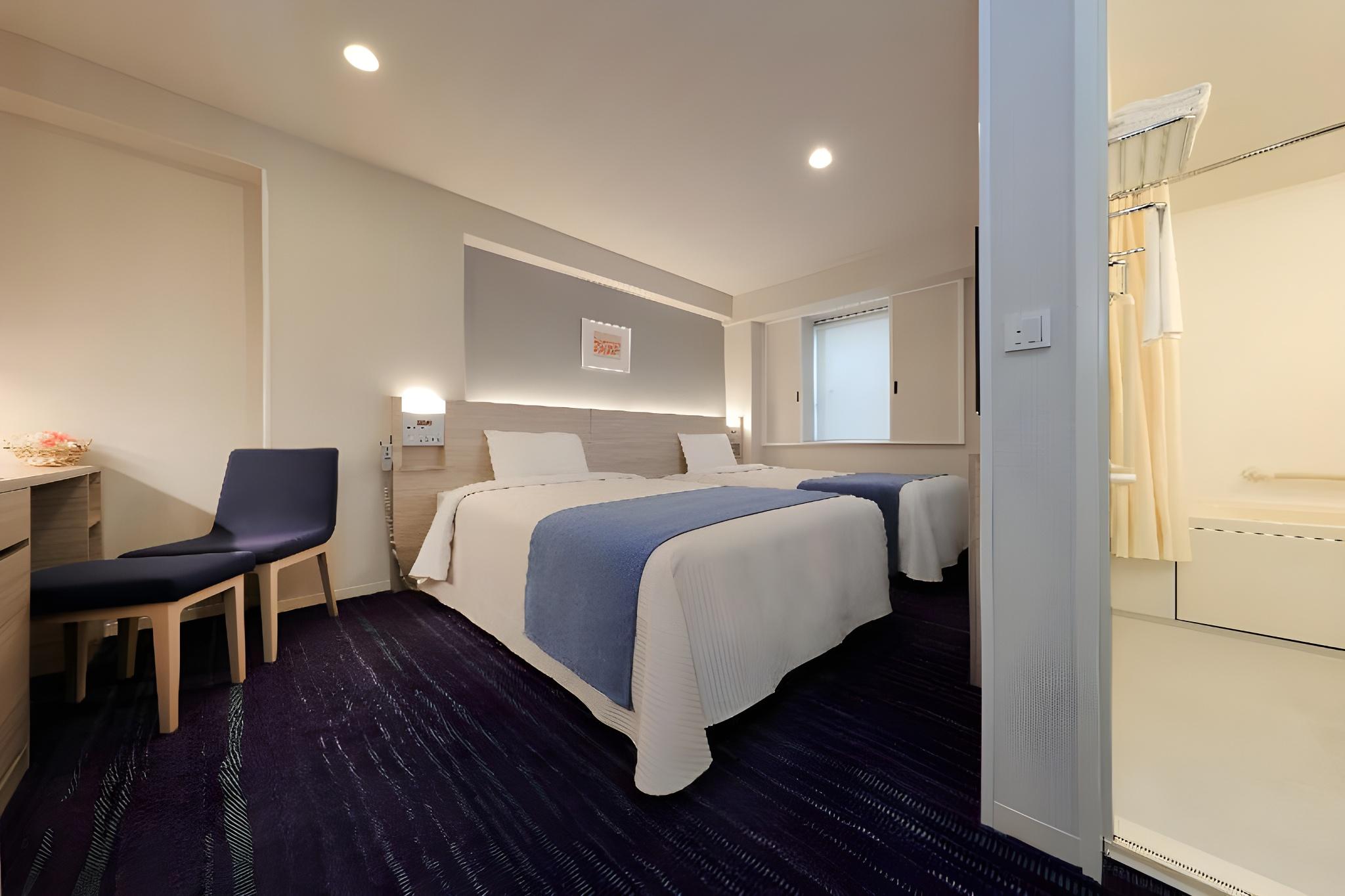 Universal, Twin Beds