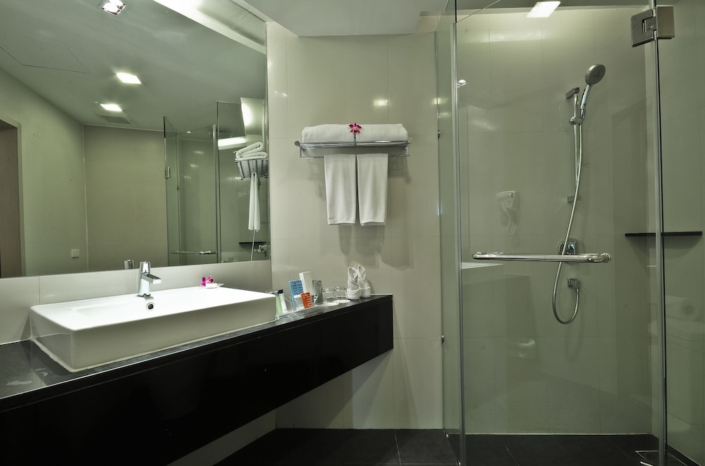 The Ashlee Heights Patong Hotel and Suites 60/62