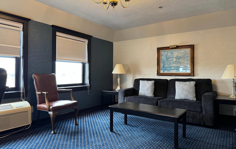 The Chateau Hotel And Conference Center 35/53