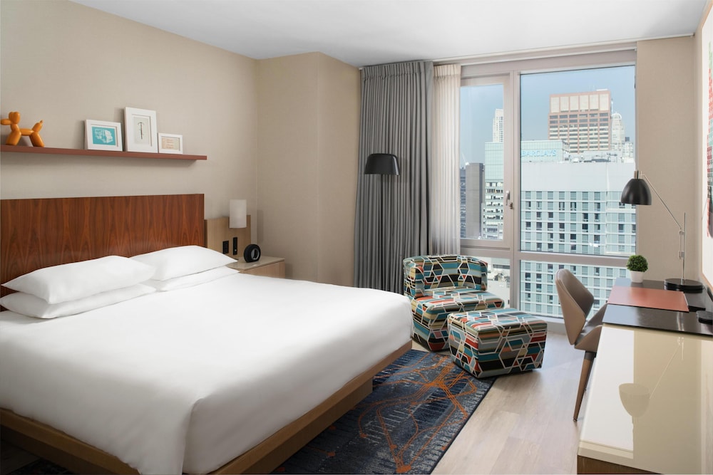 ROOM, KING BED, HIGH FLOOR