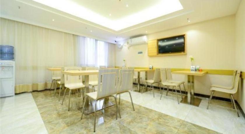 City Comfort Inn (Chongqing Yangjiaping Pedestrian Street Light Rail Station) 43/48