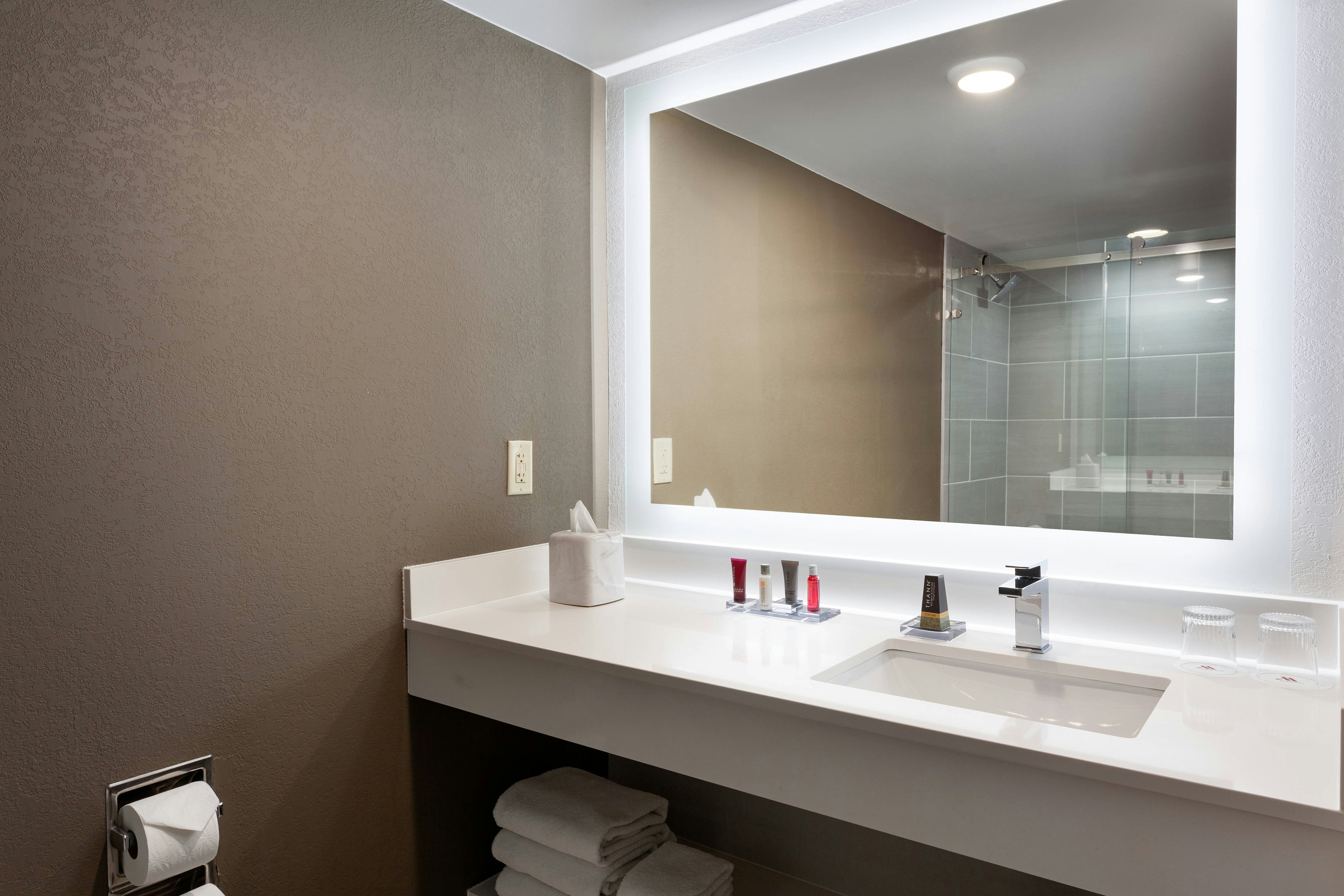 غرفة بسرير كوين، Phoenix Airport Marriott 2/4