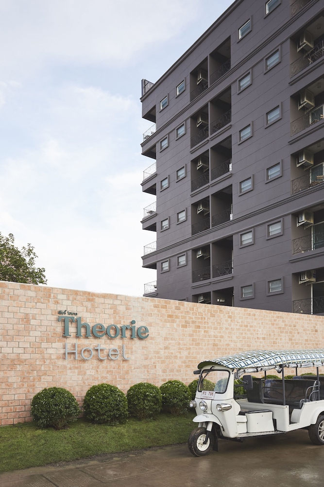Theorie Hotel Sukhumvit 107 by Tolani 31/35