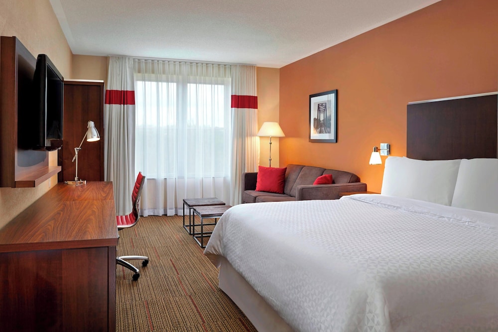 Room at FOUR POINTS BY SHERATON MONCTON, MONCTON